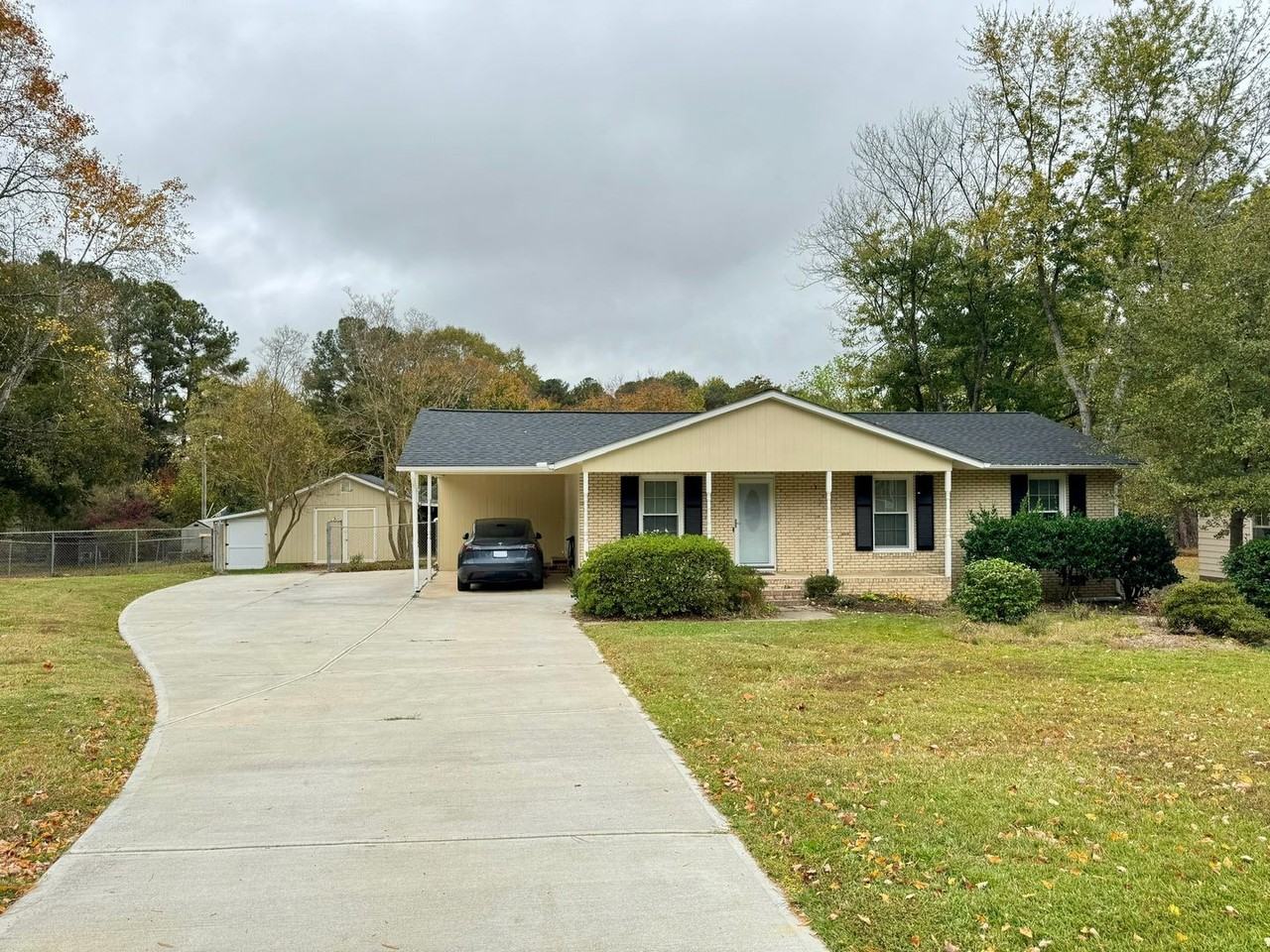 1505 Foxwood Dr - Photo 2 of 20