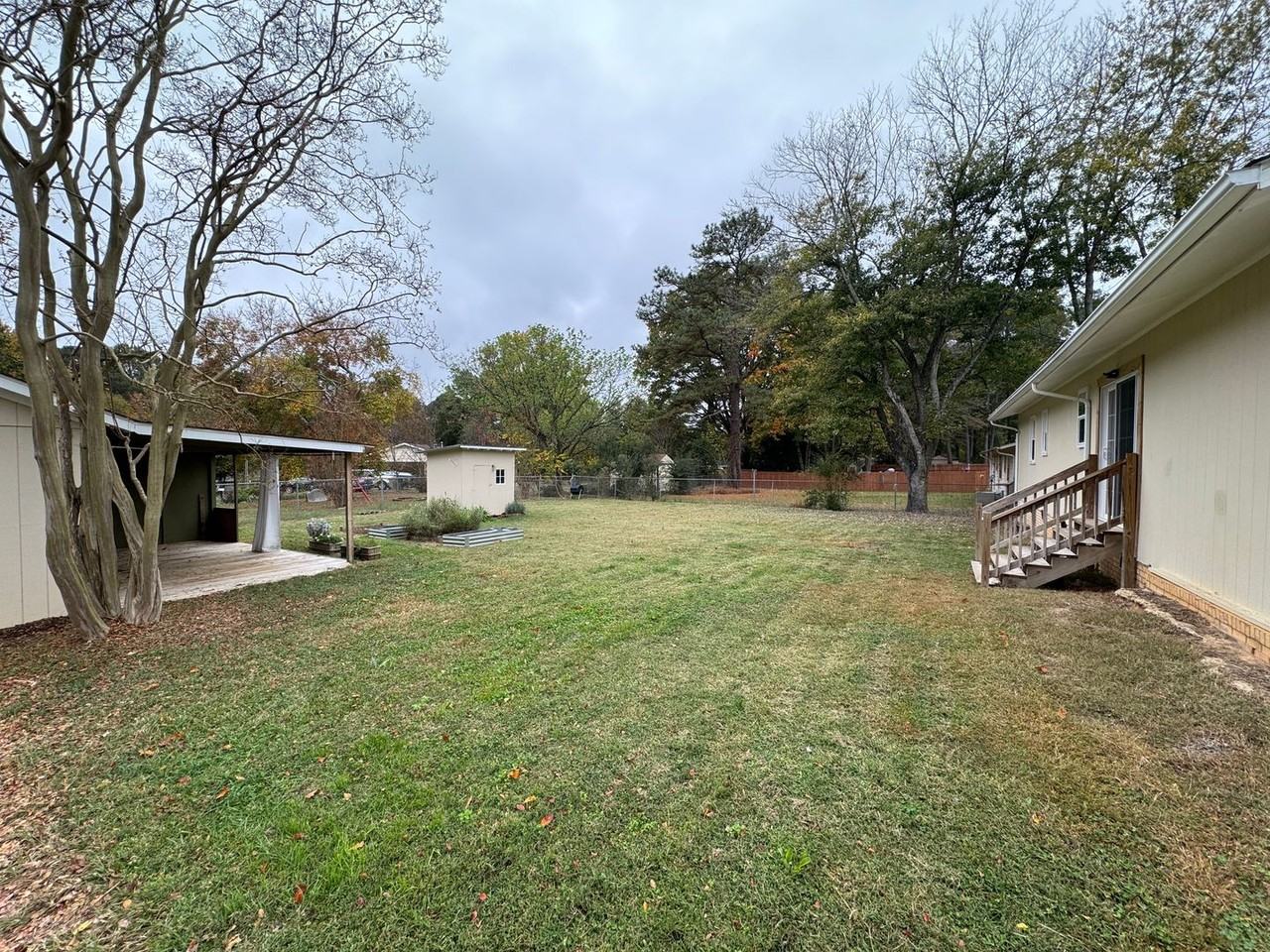 1505 Foxwood Dr - Photo 4 of 20