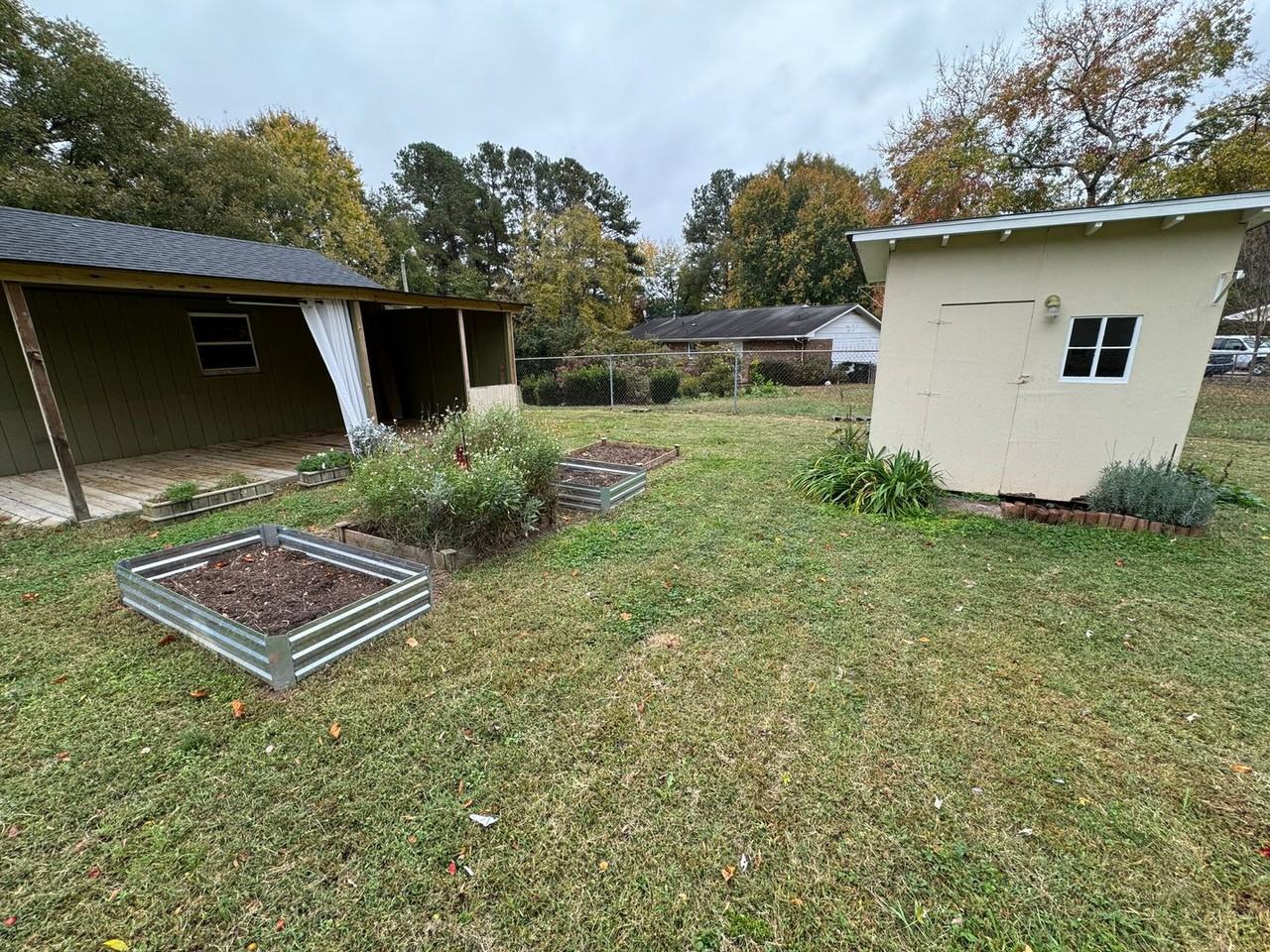 1505 Foxwood Dr - Photo 5 of 20