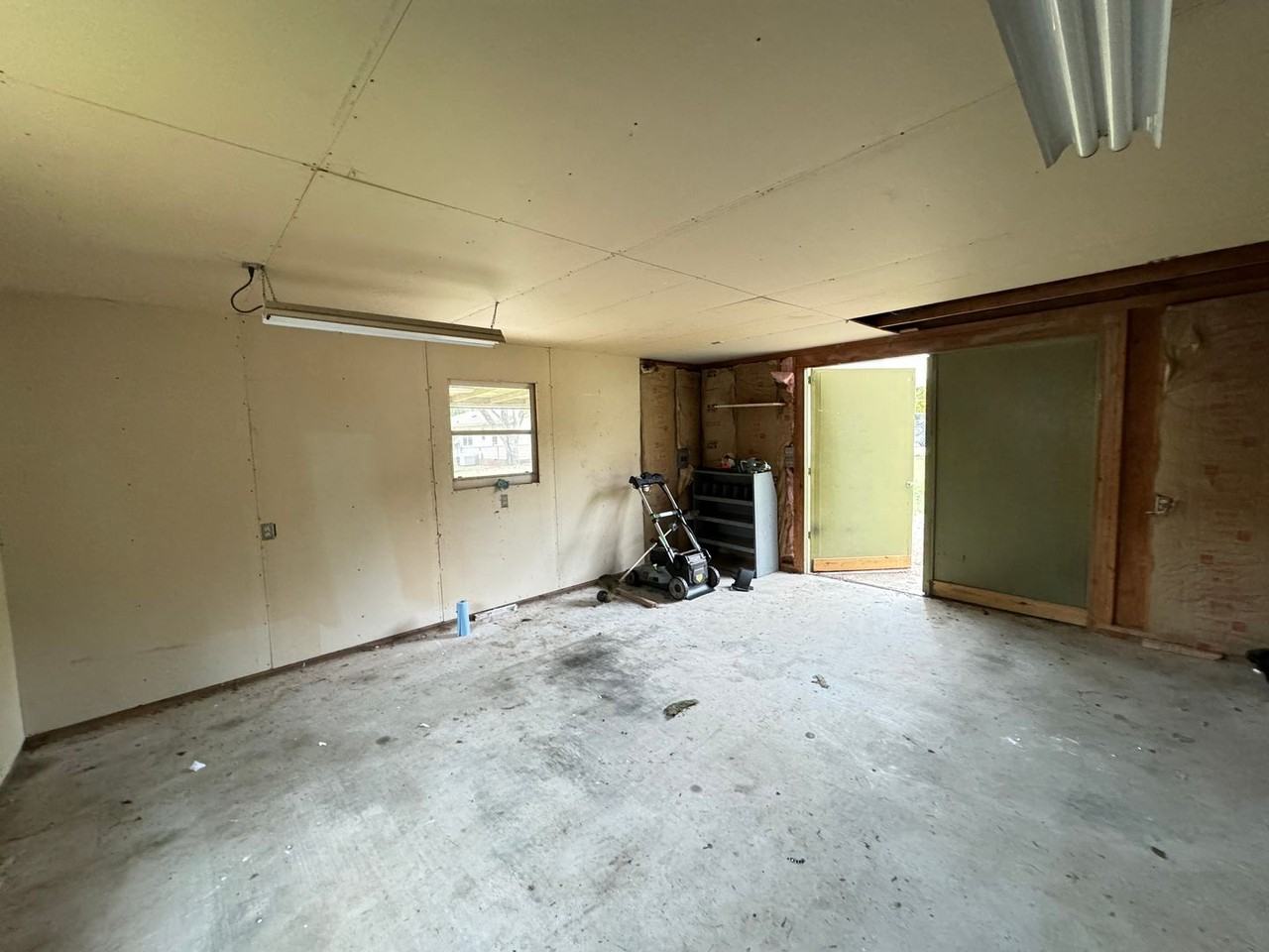 1505 Foxwood Dr - Photo 7 of 20