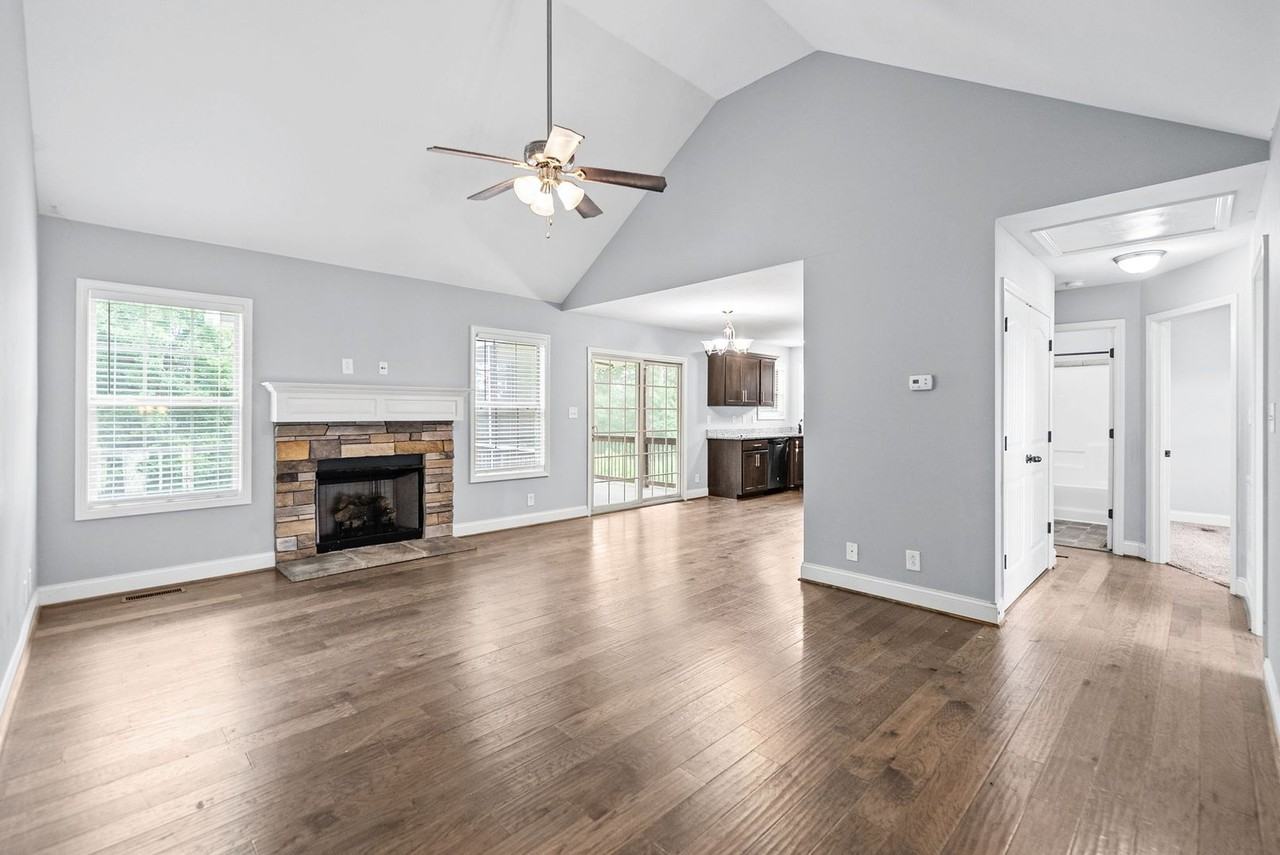 771 Banister Dr - Photo 6 of 38