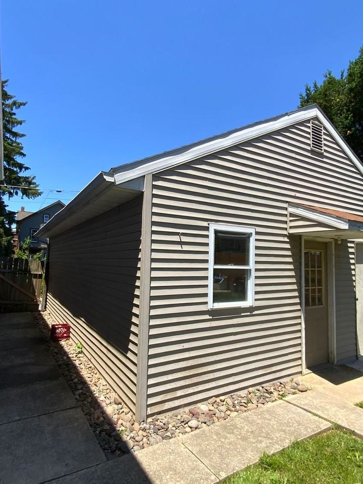 212 Cherry St - Photo 2 of 18