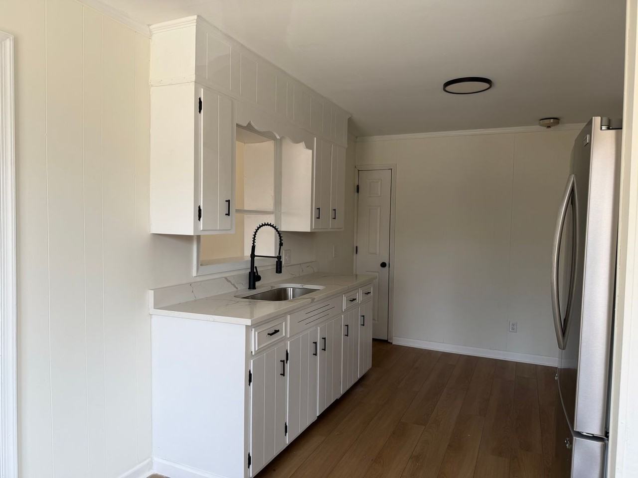 481 Eldon Rd - Photo 3 of 11