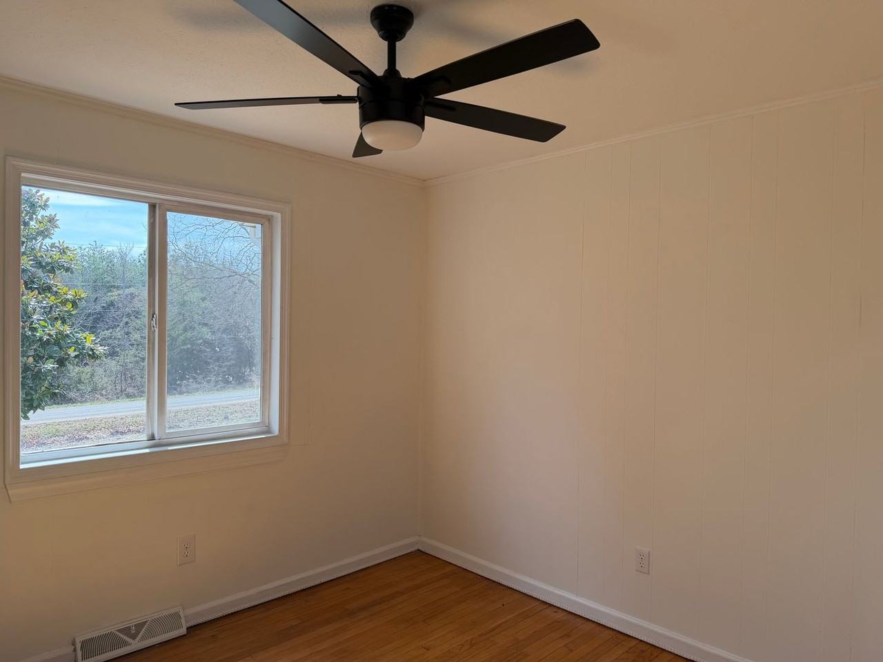 481 Eldon Rd - Photo 5 of 11