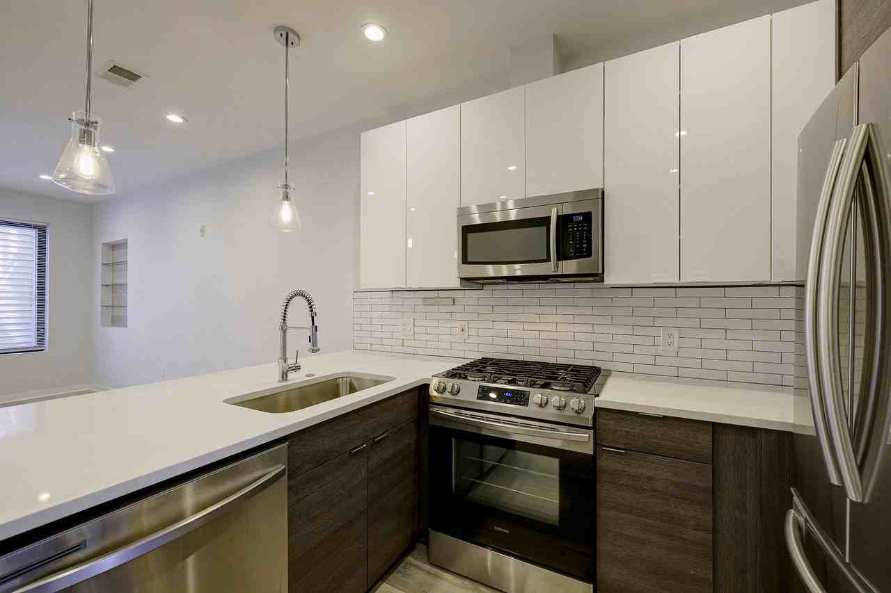 721 Kennedy St Nw #3 - Photo 3 of 23