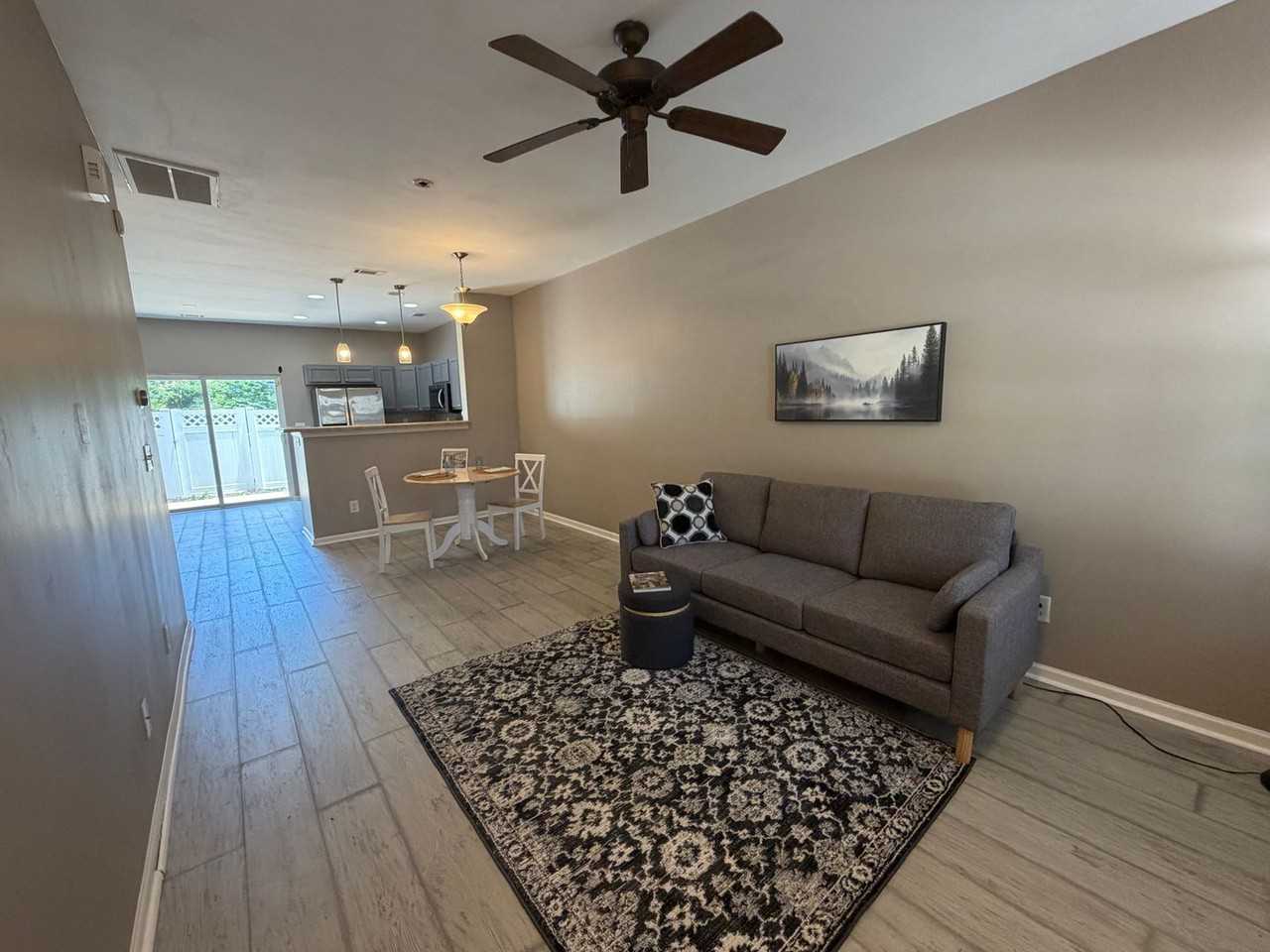 422 Delta Dr - Photo 5 of 26