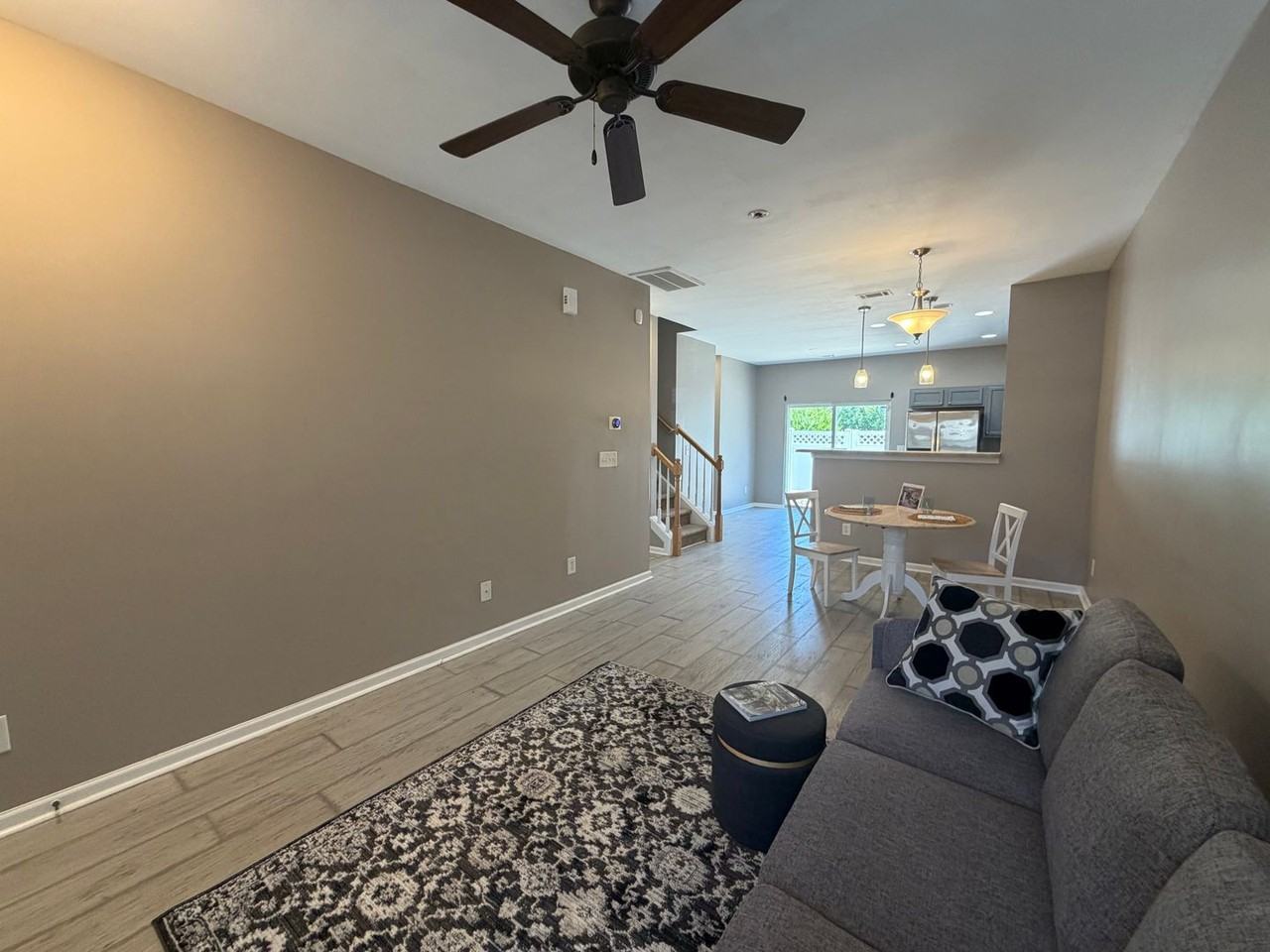 422 Delta Dr - Photo 6 of 26