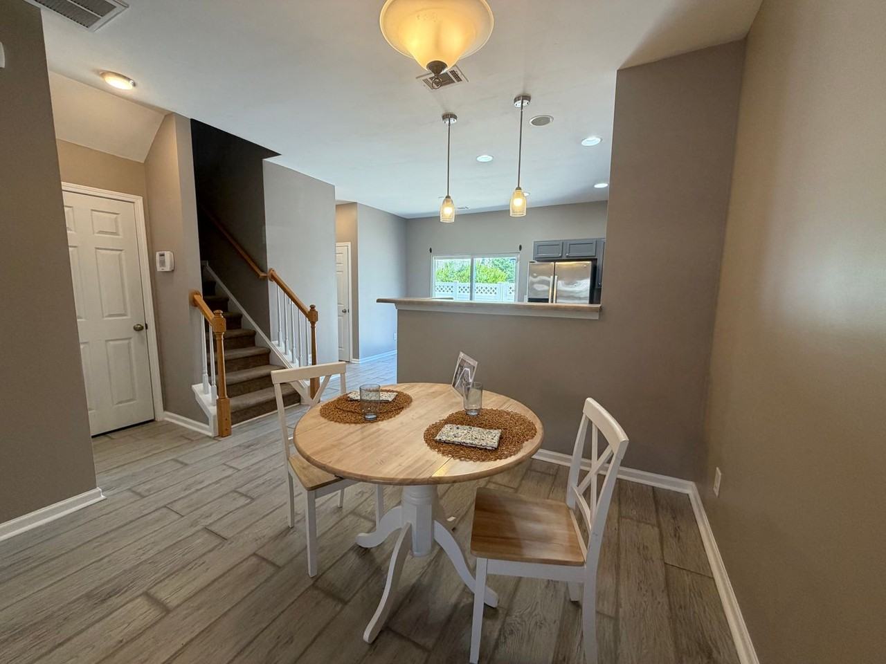422 Delta Dr - Photo 7 of 26