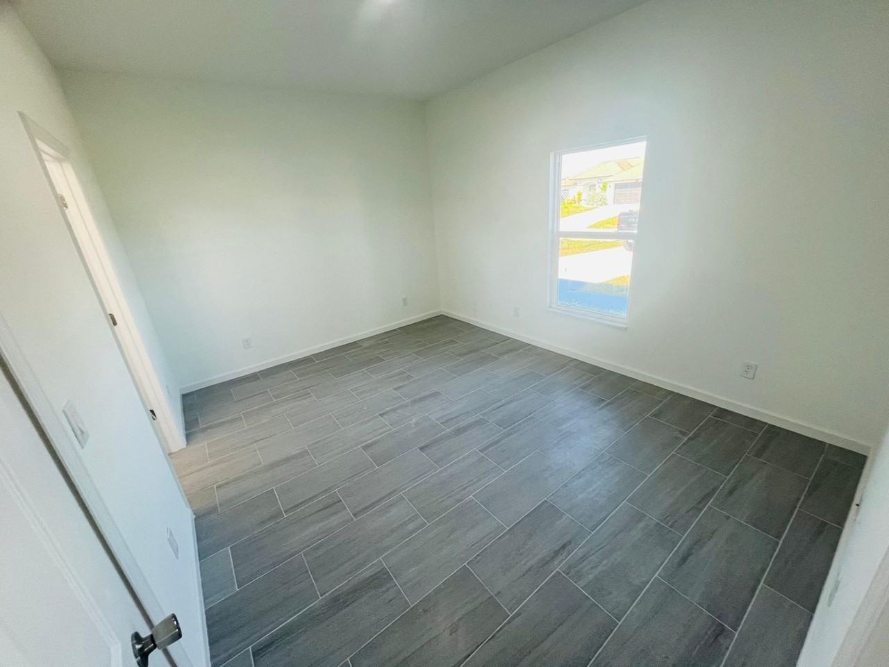 506 Alexia Ave S - Photo 4 of 14
