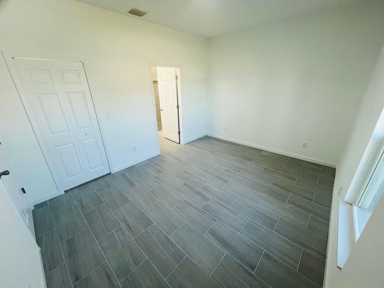 506 Alexia Ave S - Photo 5 of 14