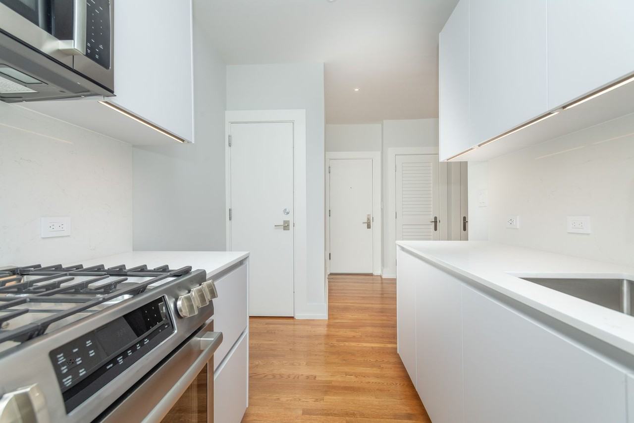 19 Forest St - Photo 3 of 8