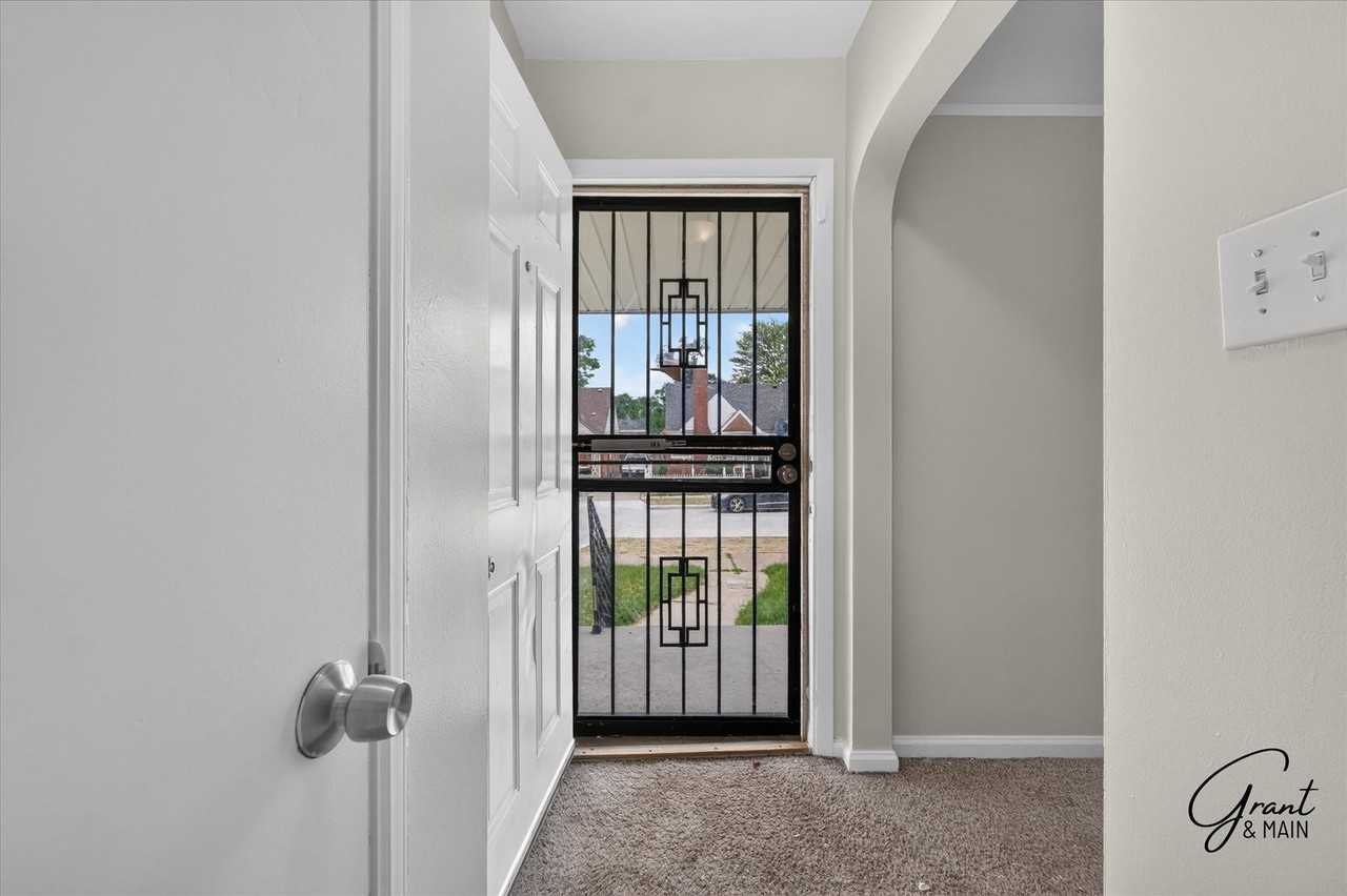 10010 Bramell - Photo 2 of 28