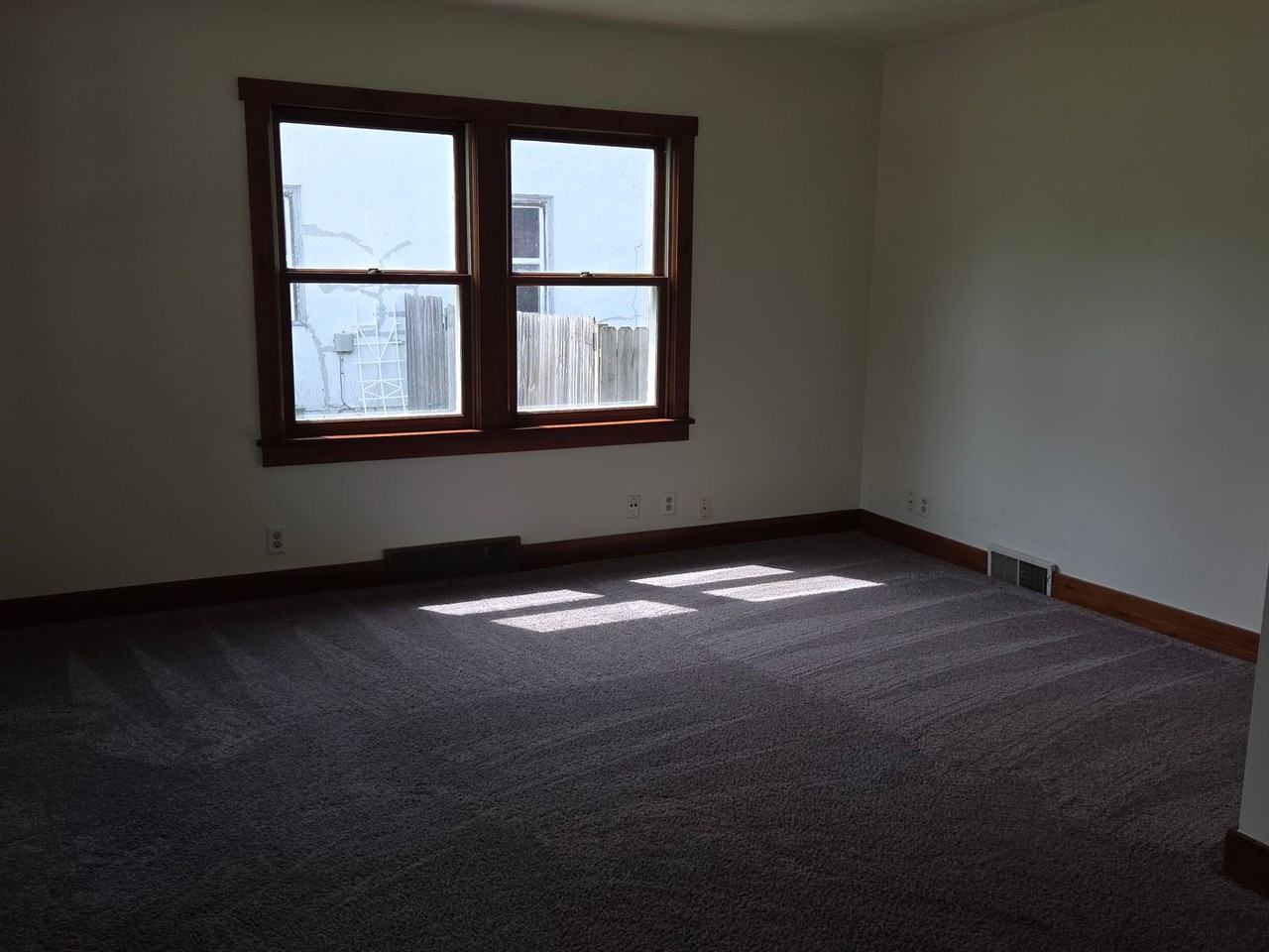 1128 W State St - Photo 4 of 22