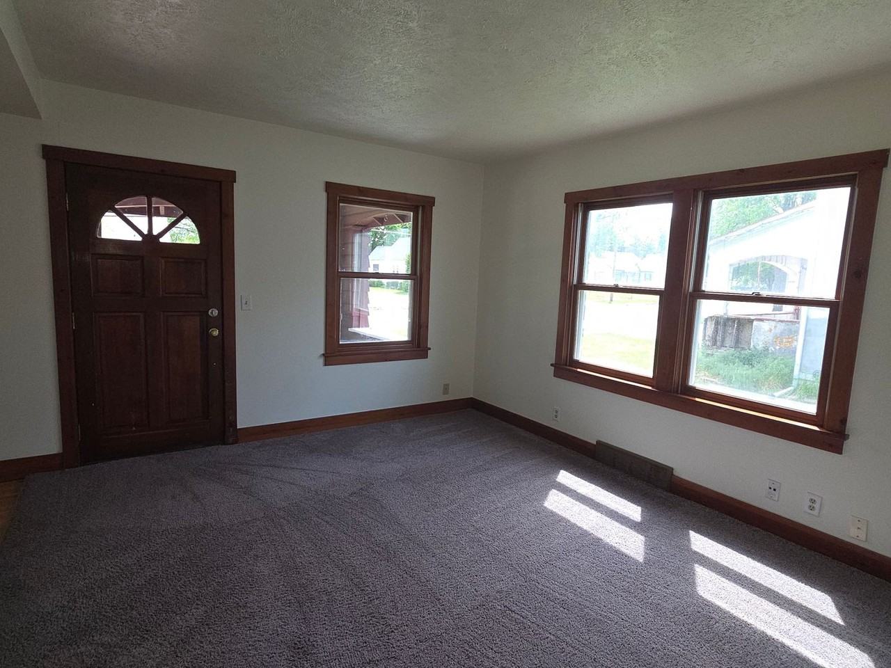 1128 W State St - Photo 5 of 22