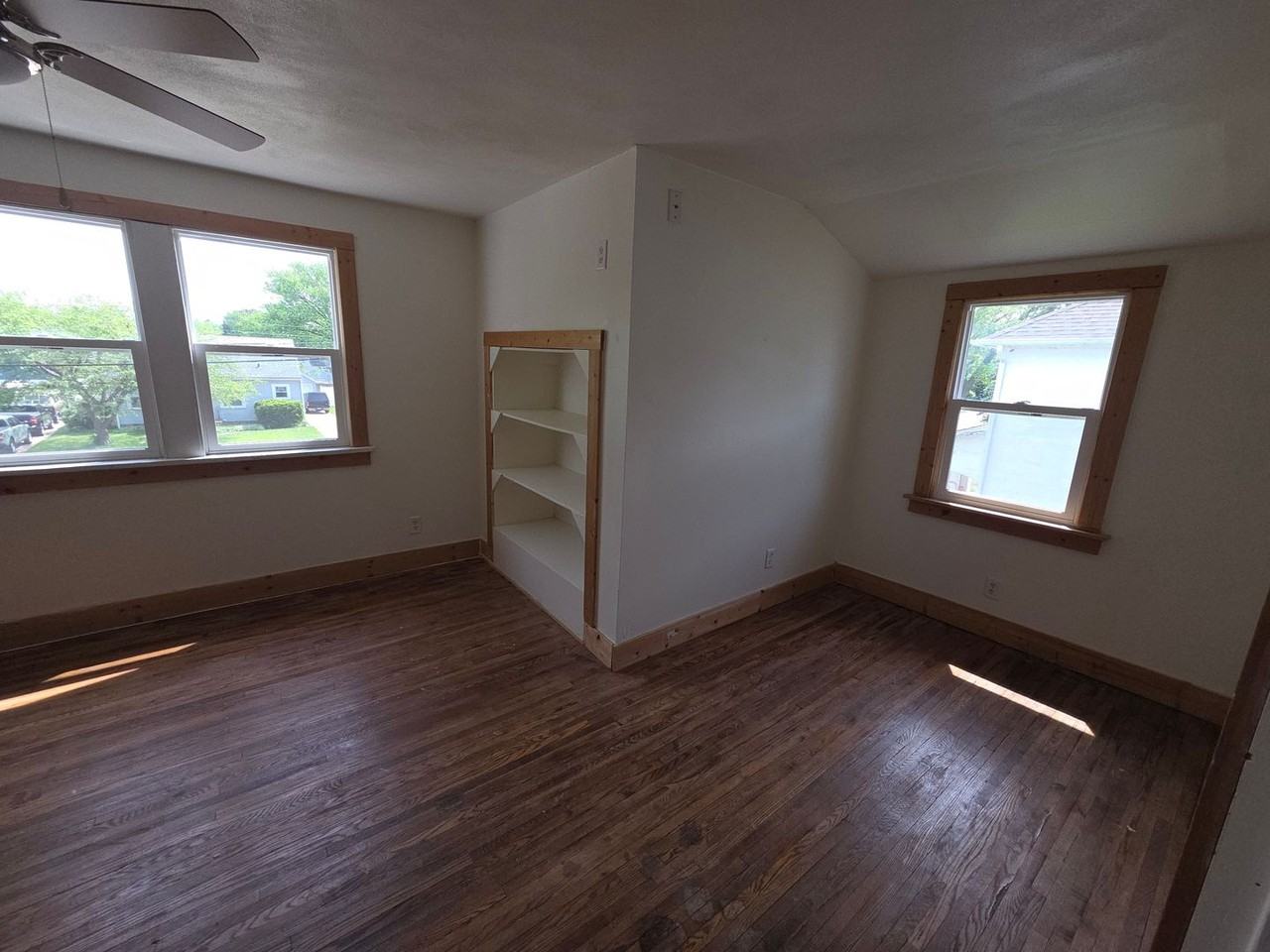 1128 W State St - Photo 6 of 22