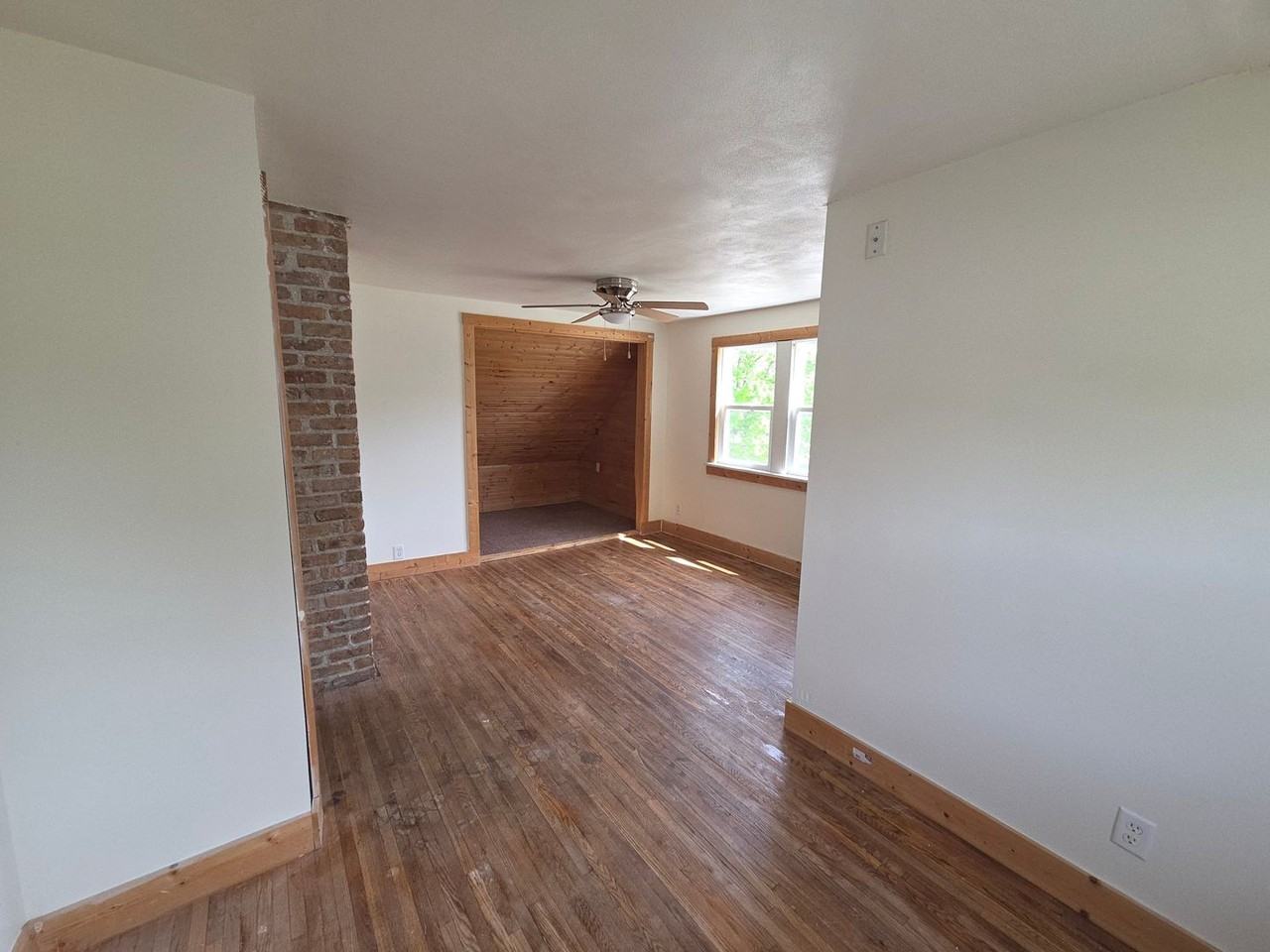 1128 W State St - Photo 7 of 22