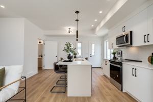 featured image of 2825 17 St Sw