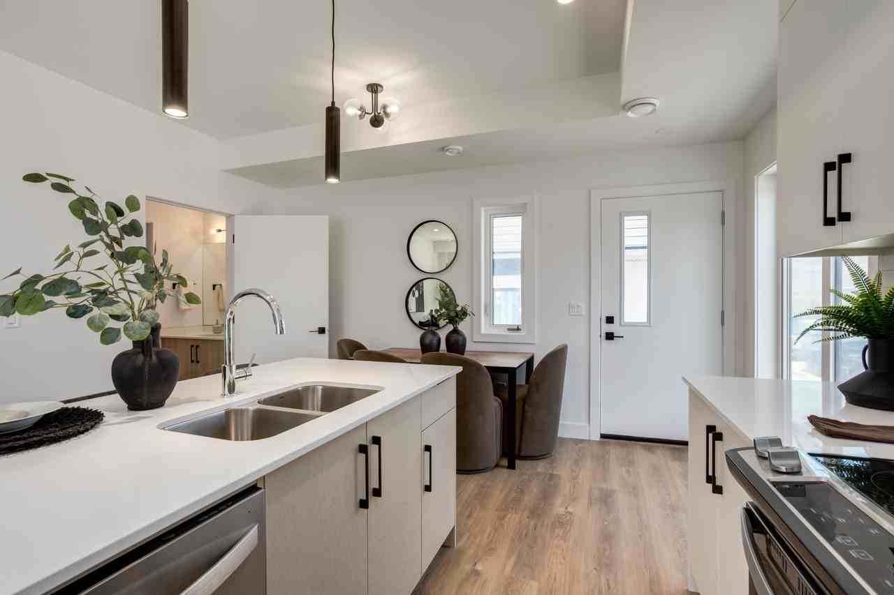 2825 17 Street Southwest - Photo 5 of 50