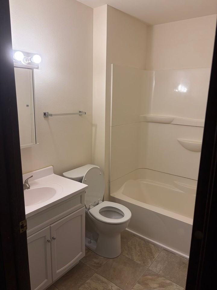 Oakfield Apts., LLC - Photo 3 of 10