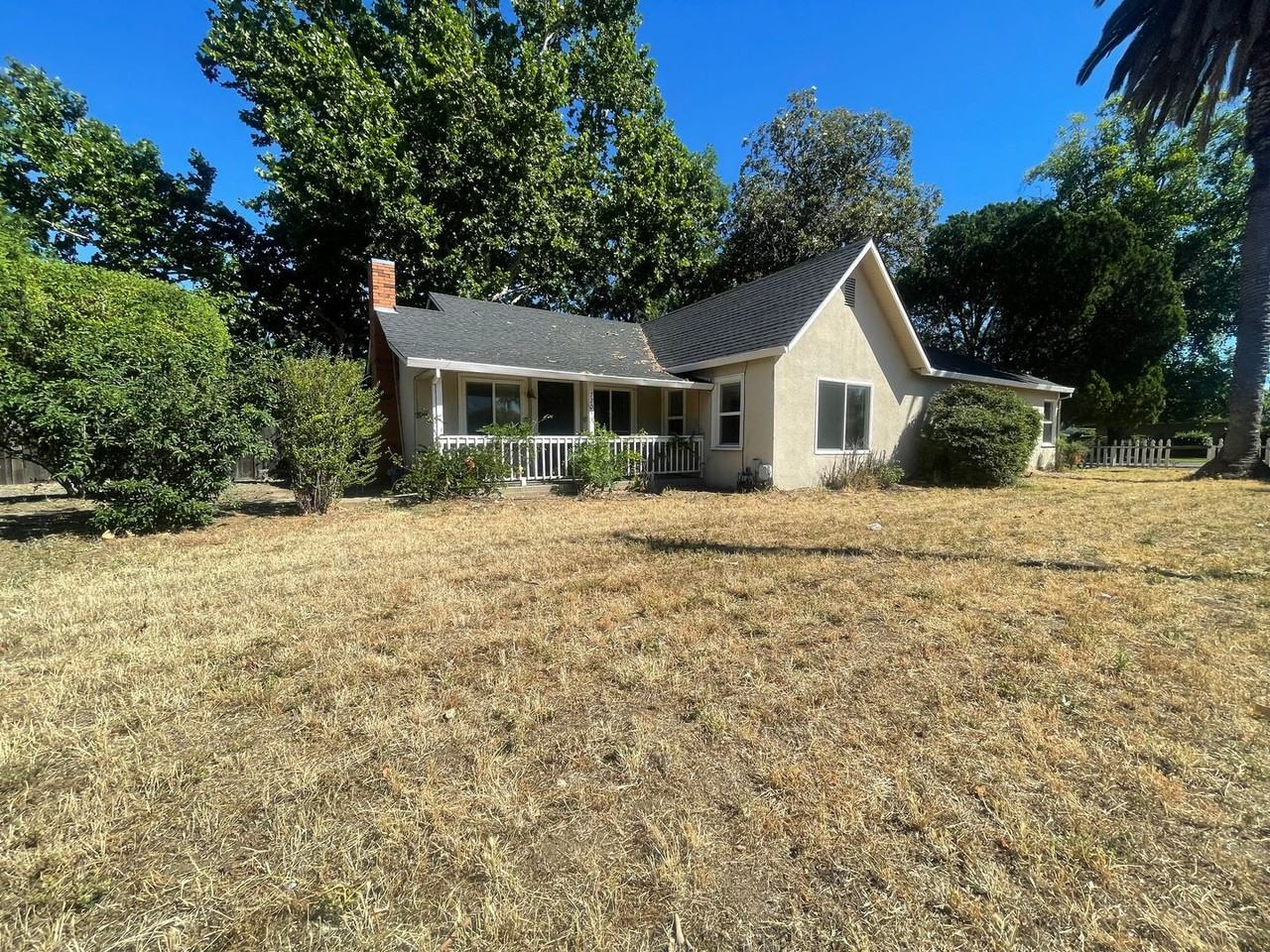 720 E Lassen Ave