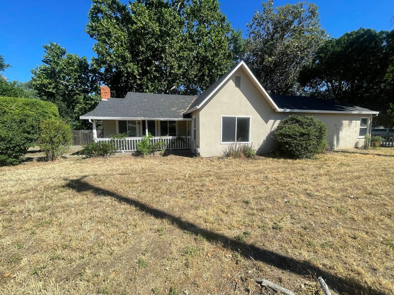 720 E Lassen Ave - Photo 2 of 9