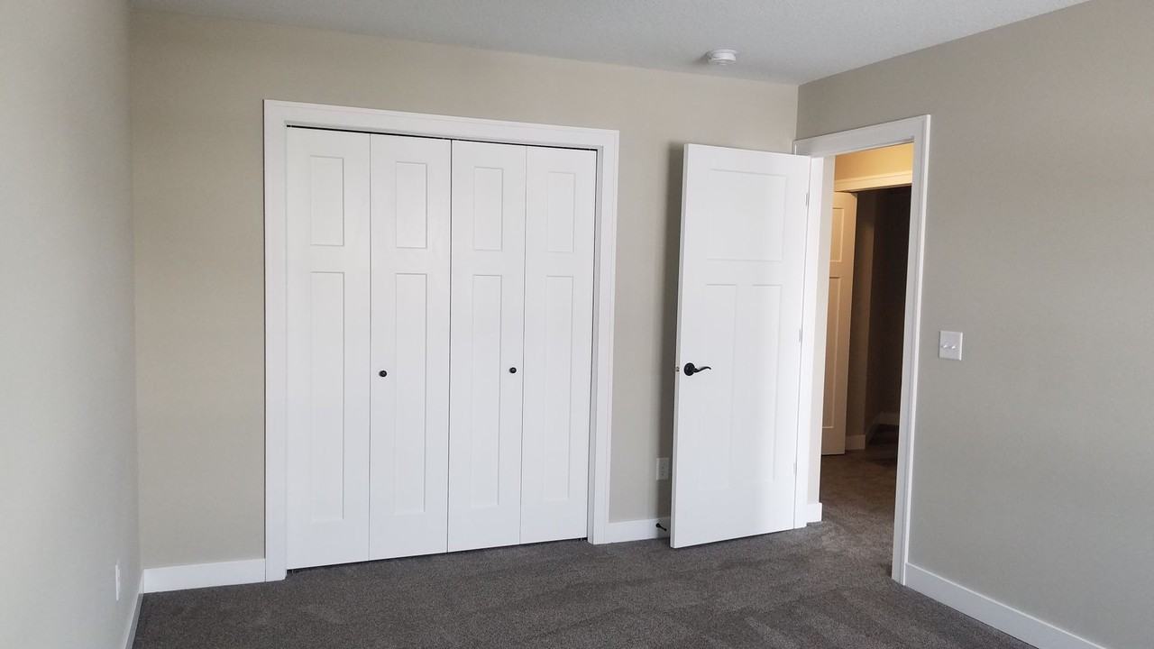 551 Meadow Ln - Photo 2 of 12