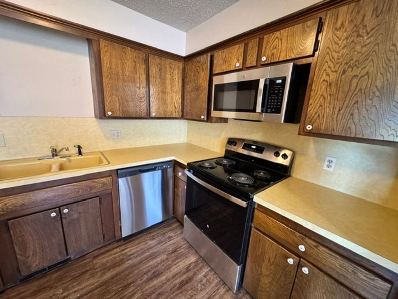 1600 Sw 86th St - Photo 4 of 15