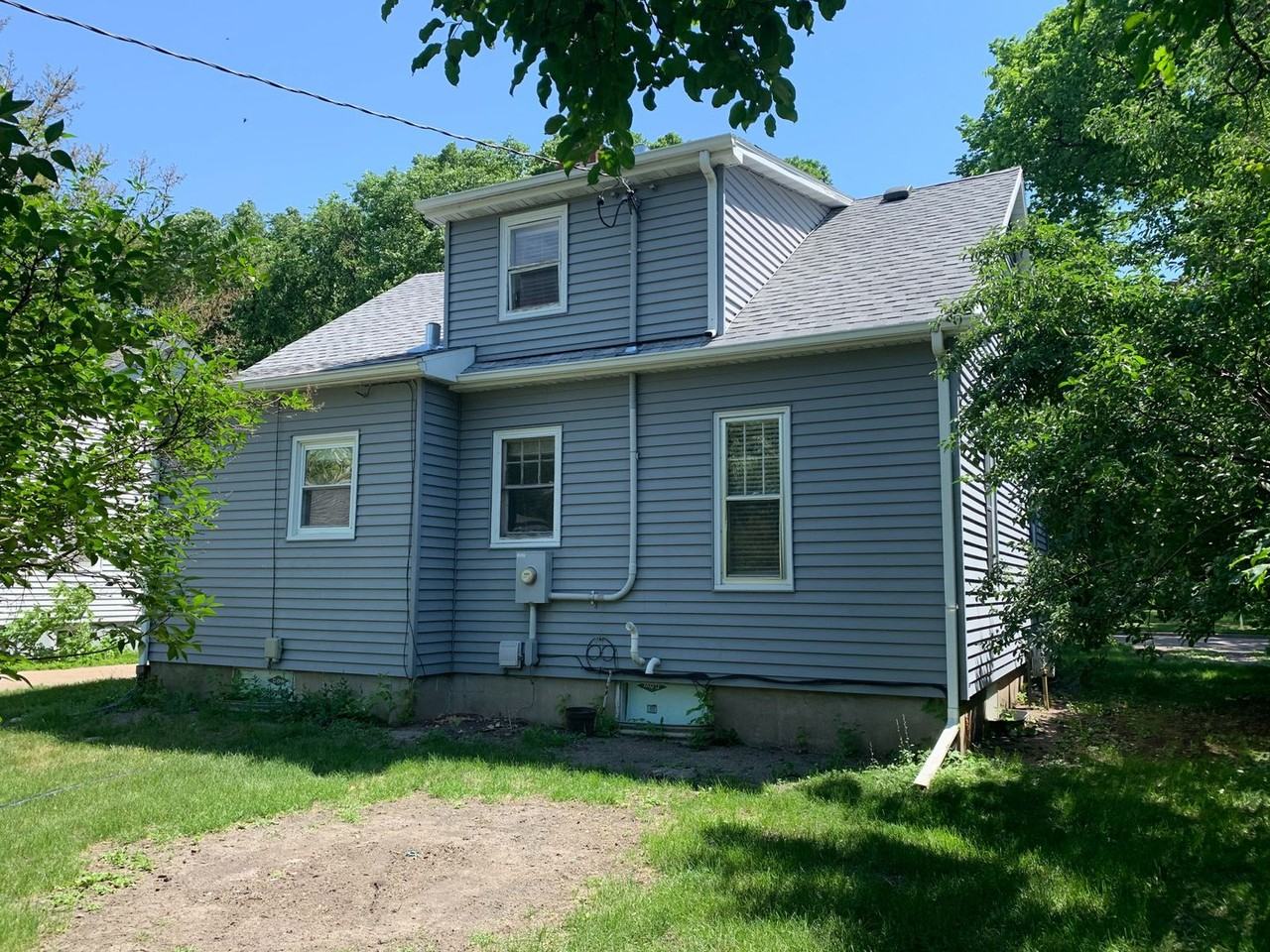 1534 12th St N - Photo 3 of 25