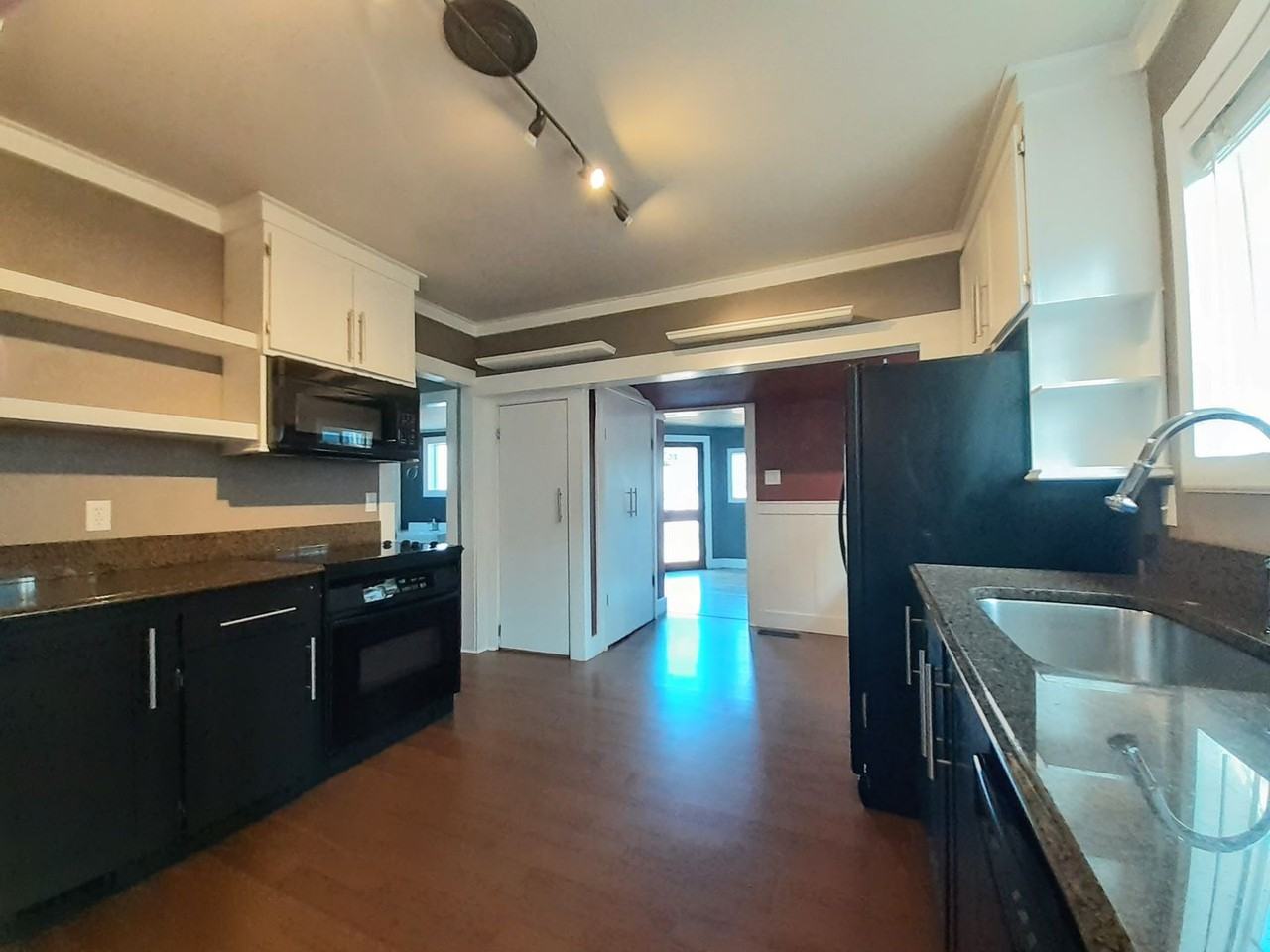 5019 N Whitman St - Photo 4 of 18