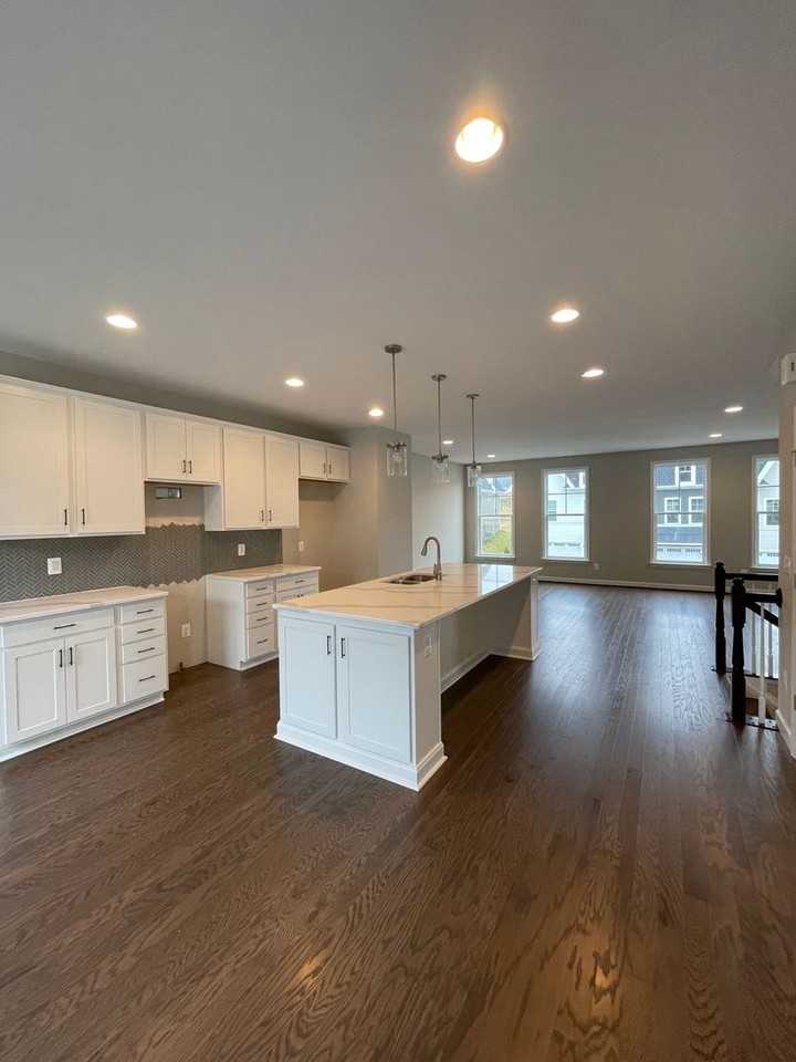 3216 Marion Sq - Photo 3 of 24