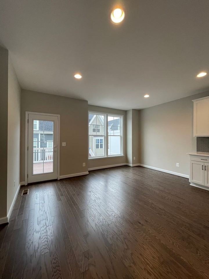 3216 Marion Sq - Photo 4 of 24