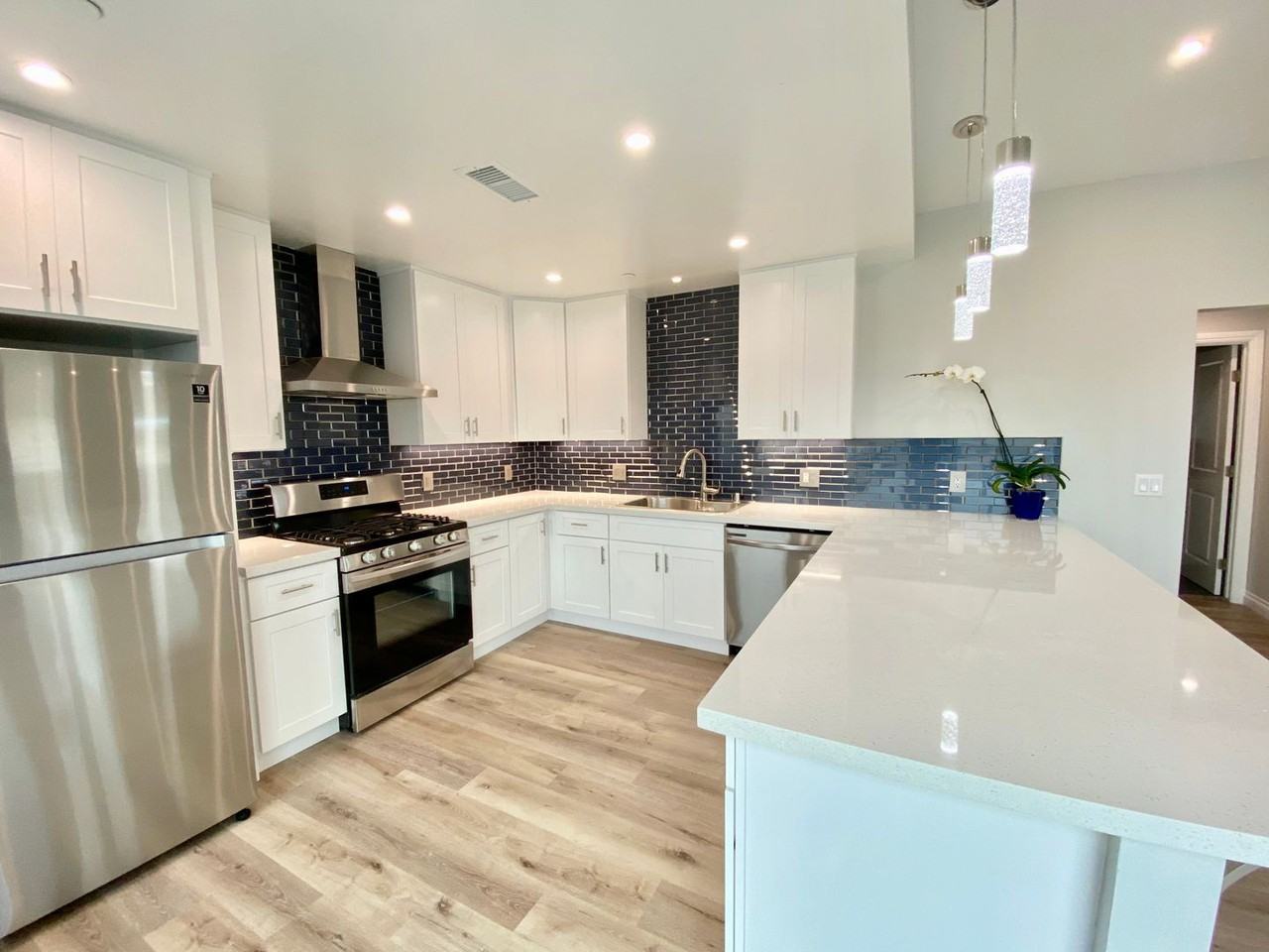 1856 Missouri St - Photo 2 of 10