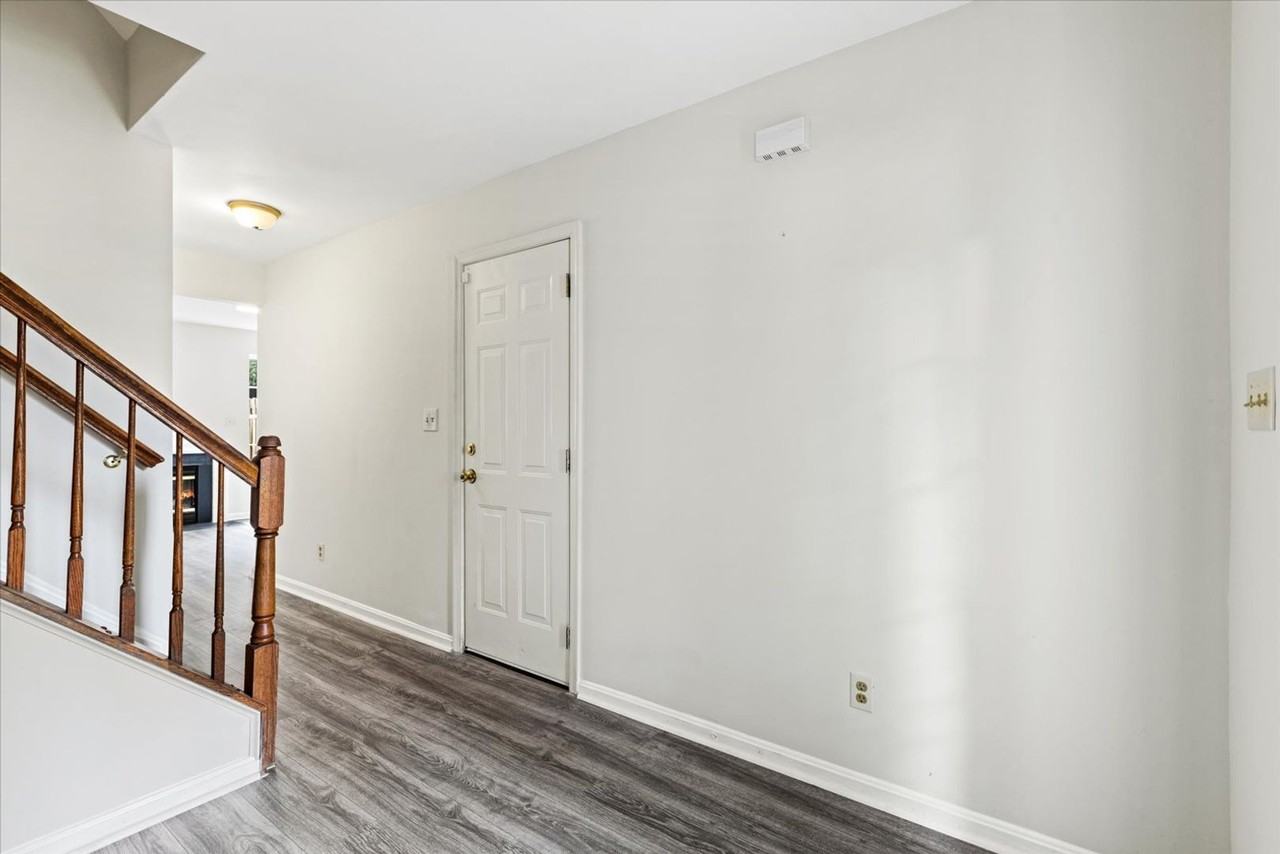 10043 Gander Ct - Photo 3 of 37