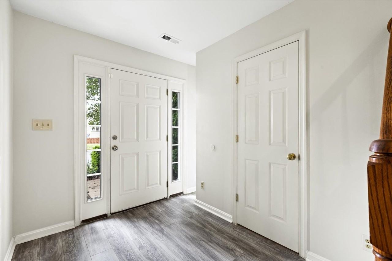 10043 Gander Ct - Photo 4 of 37