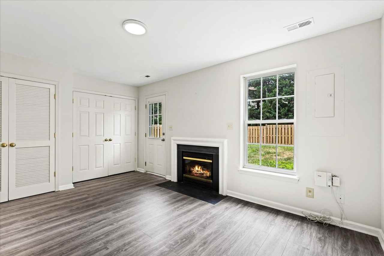 10043 Gander Ct - Photo 5 of 37