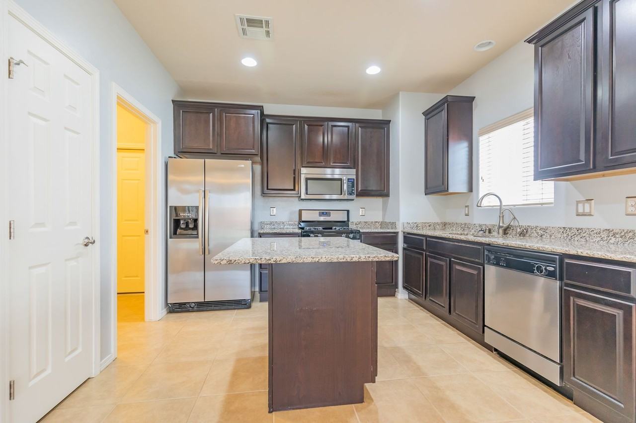 291 Burnage Ln - Photo 3 of 30