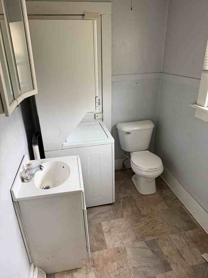 208 S 1st St - Photo 2 of 7