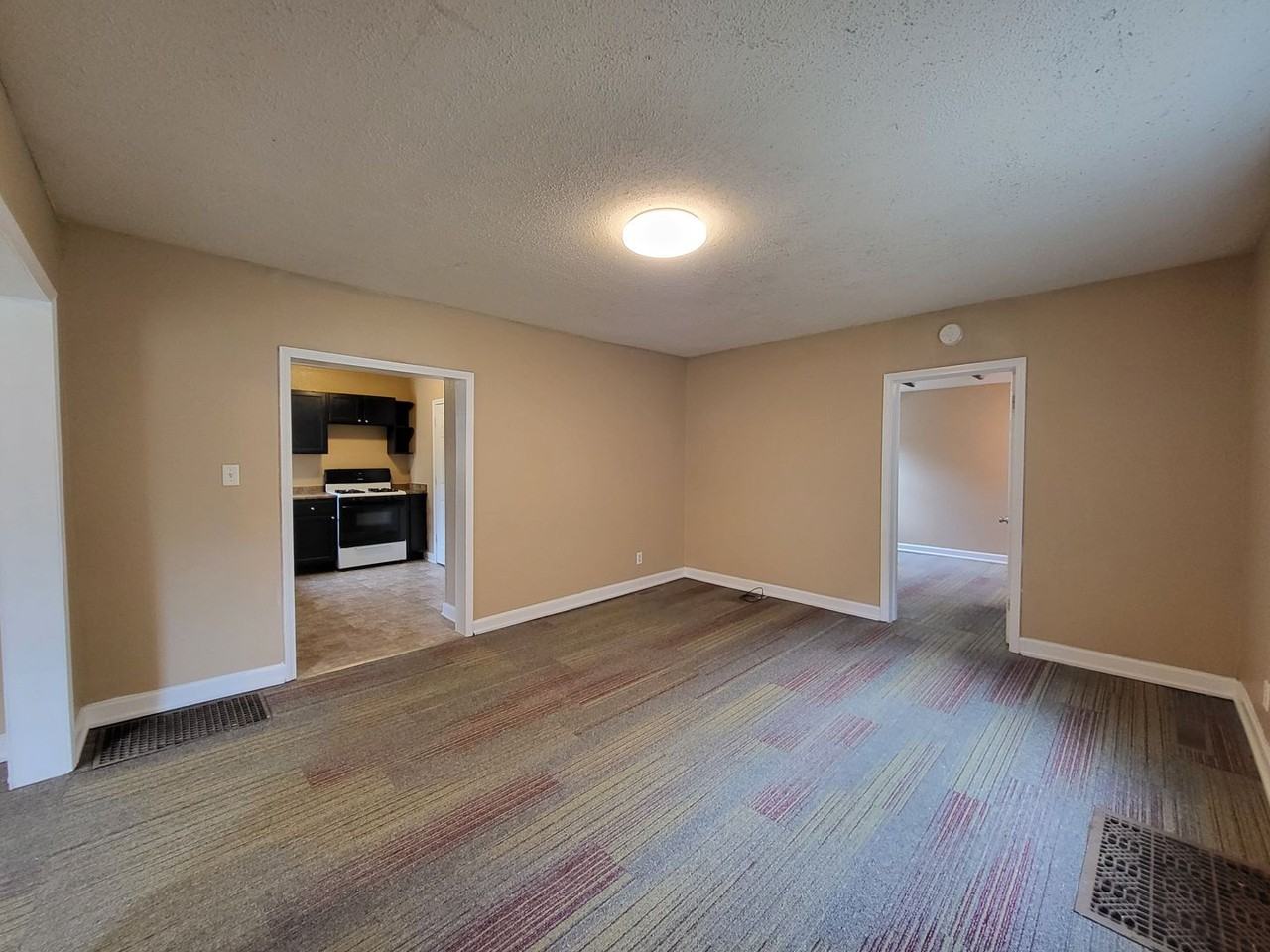 1267 Stewart St - Photo 4 of 42