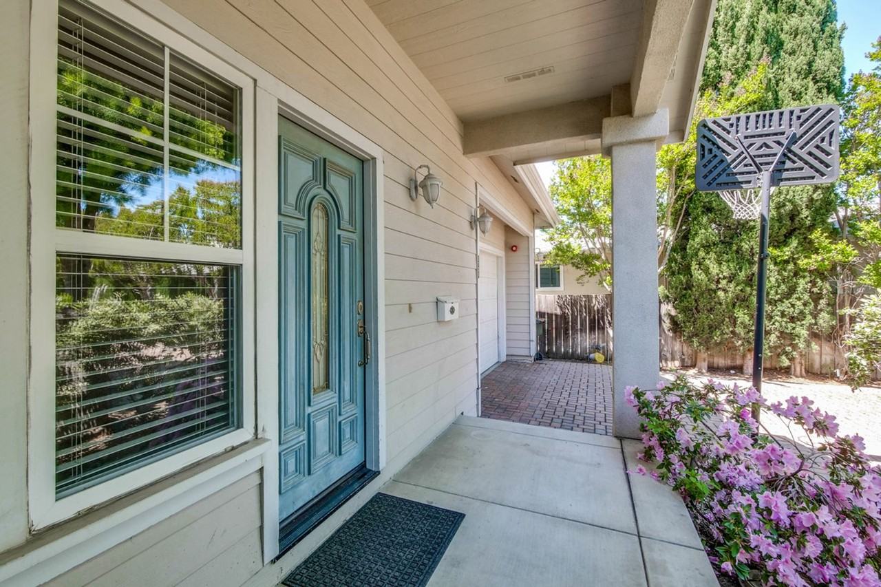 352 Beemer Ave - Photo 4 of 50