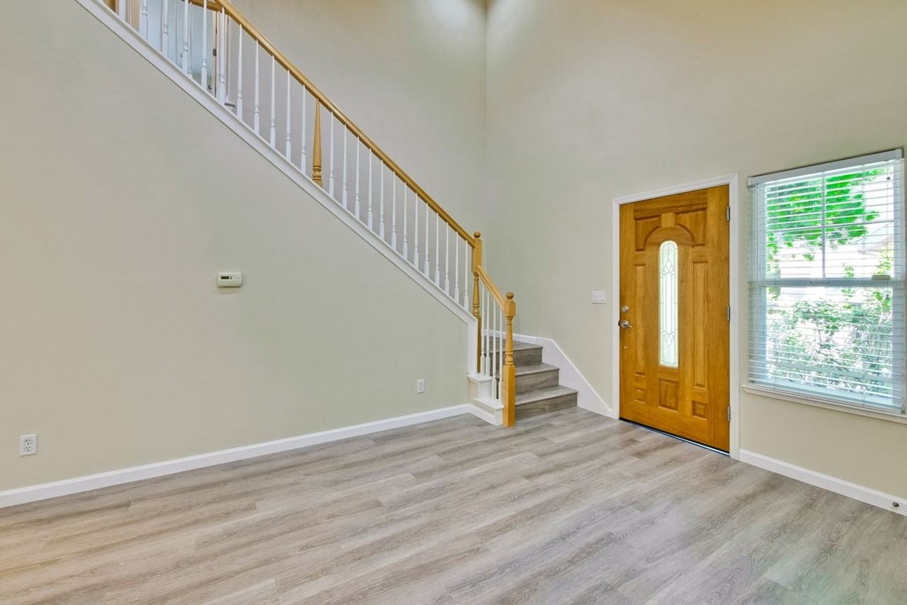 352 Beemer Ave - Photo 5 of 50