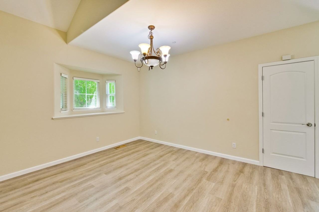352 Beemer Ave - Photo 6 of 50