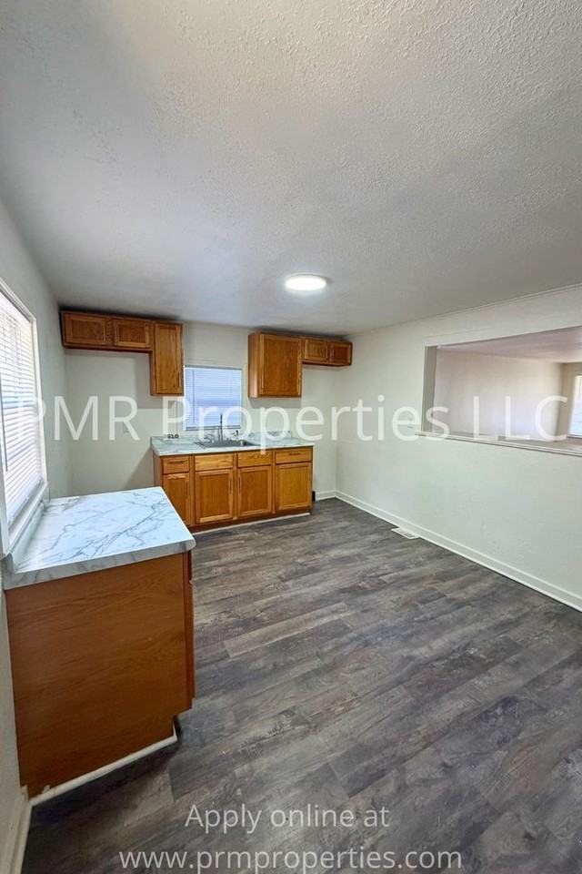 1405 S 16th St - Photo 2 of 7
