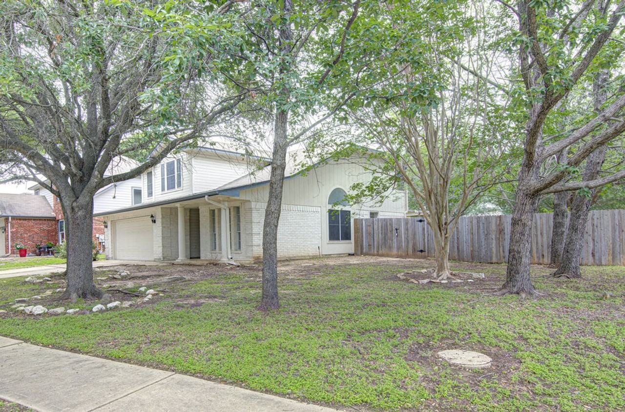 4300 Companeros Way - Photo 3 of 37