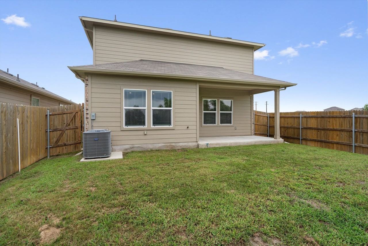 493 Apache Plum Dr - Photo 5 of 32