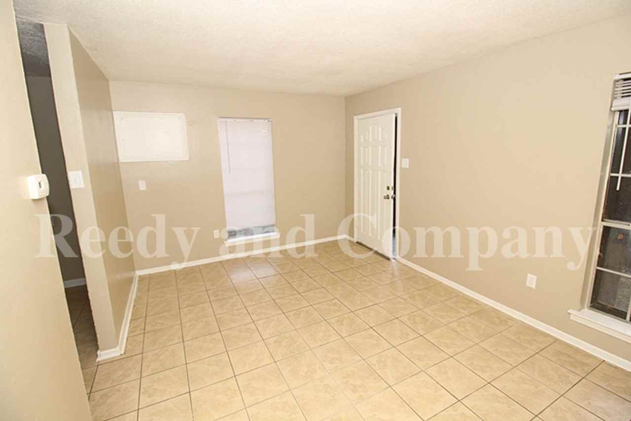 4557 Spring Valley Dr - Photo 6 of 17