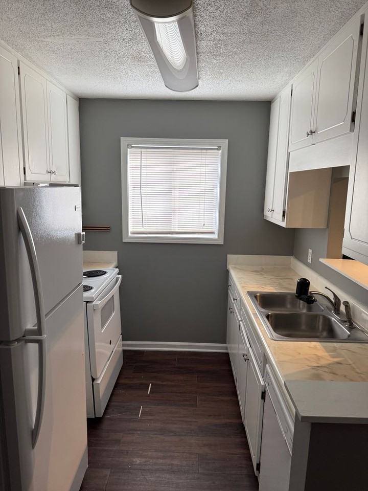 291 Candlebrook Dr - Photo 2 of 32