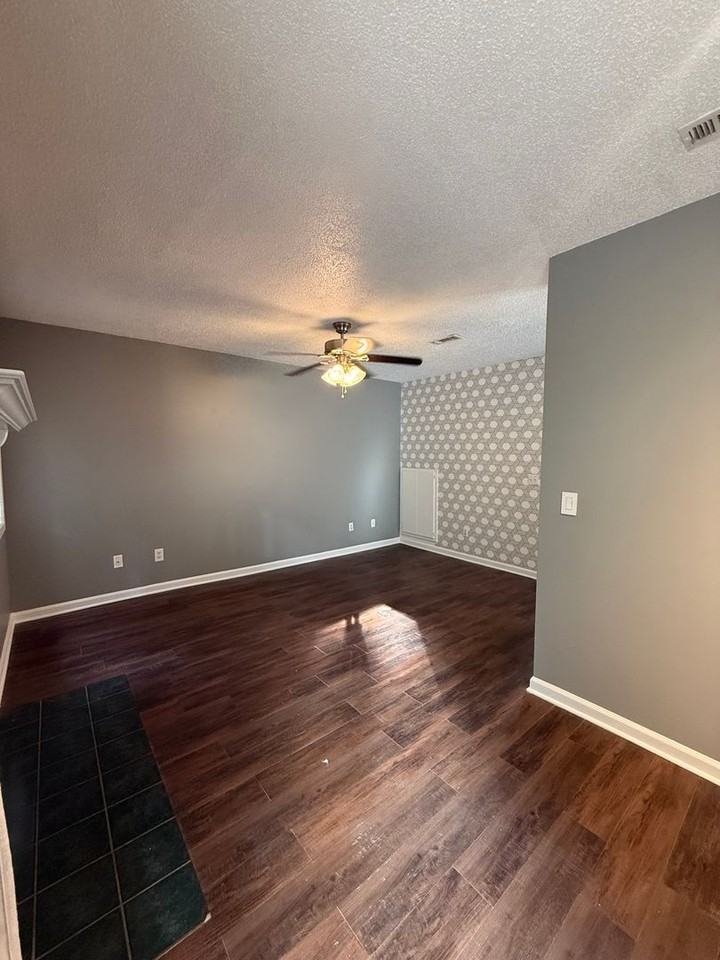 291 Candlebrook Dr - Photo 4 of 32