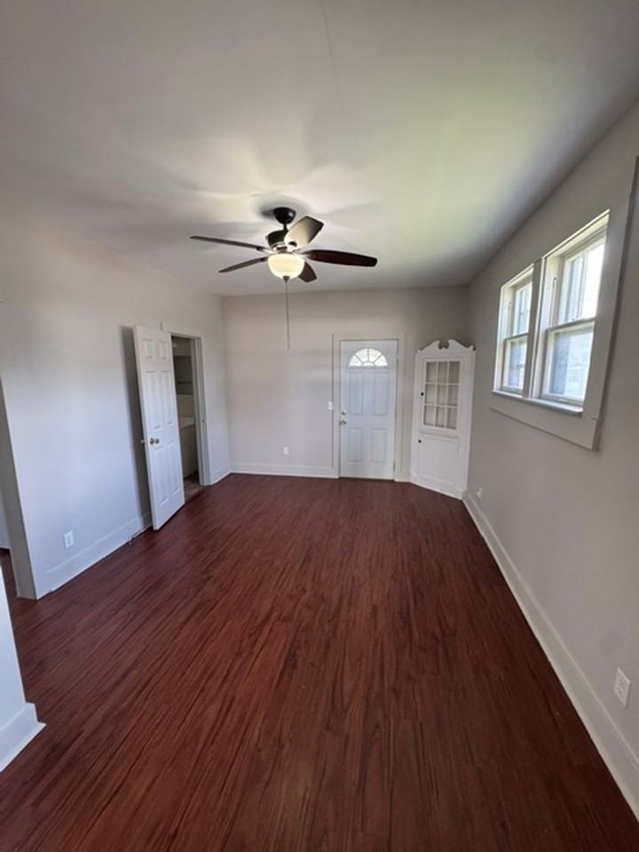 704 Davis St - Photo 2 of 11