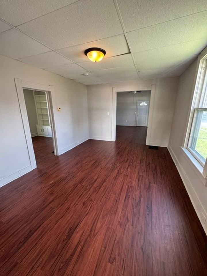 704 Davis St - Photo 3 of 11