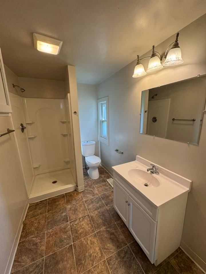 704 Davis St - Photo 7 of 11